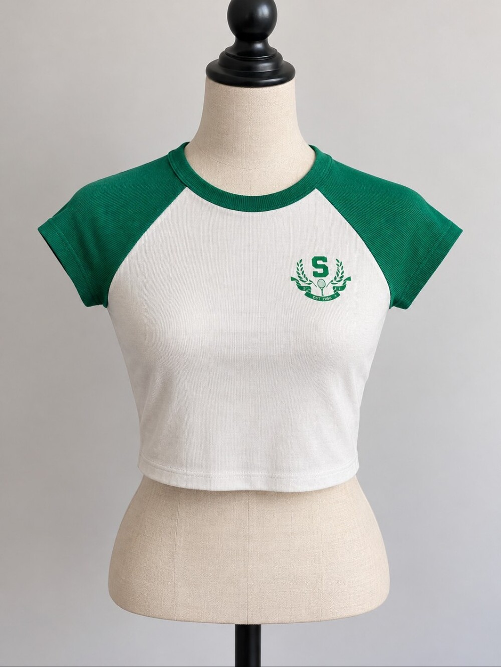 DÉFROST Green & White Colorblock Raglan Sleeve Cropped Baby Tee Collegiate Graph